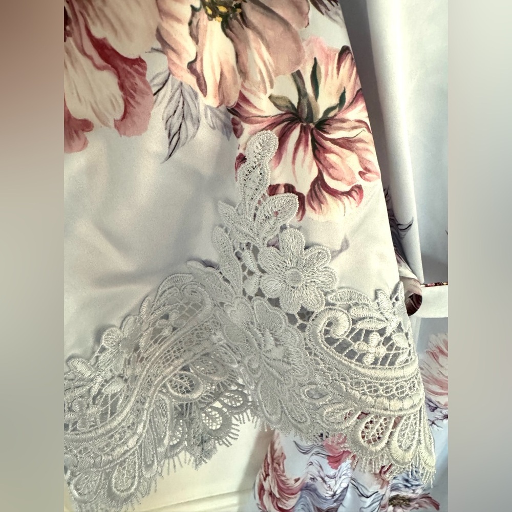 Lé Rose Stories Serena Veiled Rose Printed Lace Trim Satin Robe in Soft Blue - Picture 5 of 6